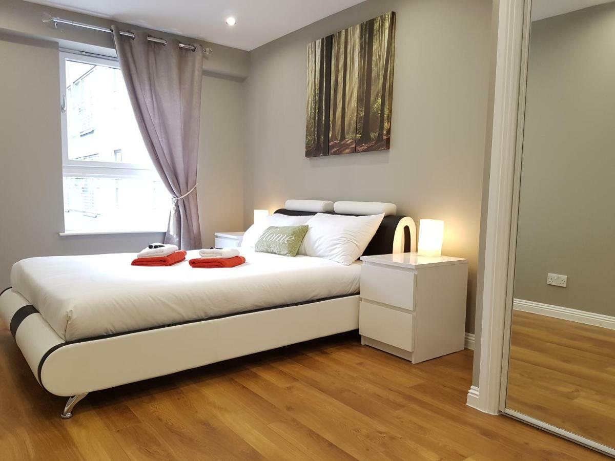 Glasgow'S Modern & Stylish 3 Bedroom Aparment Esterno foto