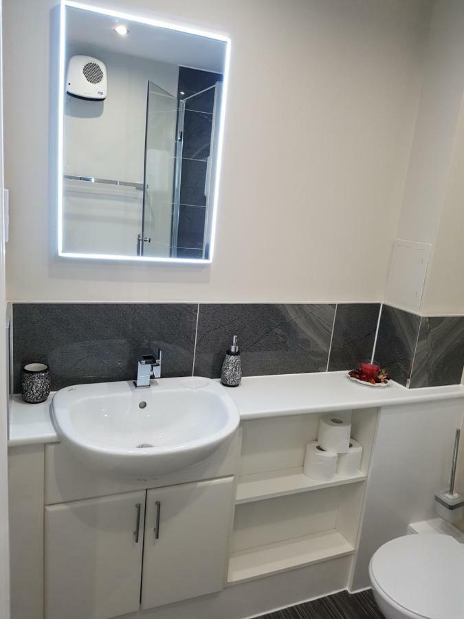 Glasgow'S Modern & Stylish 3 Bedroom Aparment Esterno foto